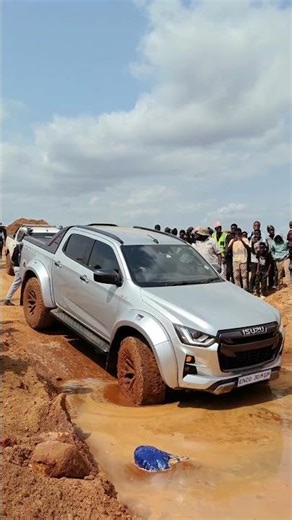 Isuzu Dmax: 4x4 Extreme Mud Hill challenge