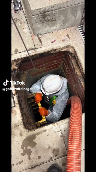 Debris Removal from 7 Meter Foul Sewer