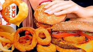 ASMR BURGER KING | Crunchy Eating Sounds MUKBANG 먹방 Subscribe: ----------------------------------------------------------------- Check out my instagram: Check out my twitter: Check out my facebook: ----------------------------------------------------------------- If you enjoy relaxing eating sounds, soft eating sounds, crunchy eating sounds, or any other ASMR eating sounds, please see my other videos and playlists :-) ----------------------------------------------------------------- Thank yo