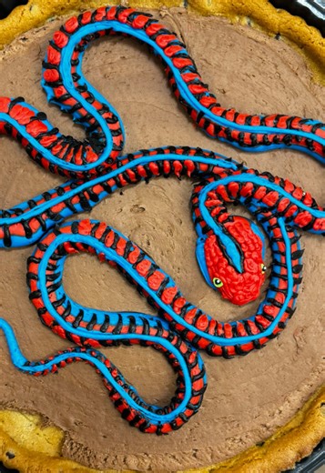 Creative Buttercream Snake Cake Art
