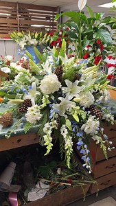 This casket spray was designed with cedar, pine and pine cones along with the fresh florals. #jacksonsfloristdexter #shoplocal #floraldesigner #freshfloral #floral #casketspray | Jacksons Florist & Gifts