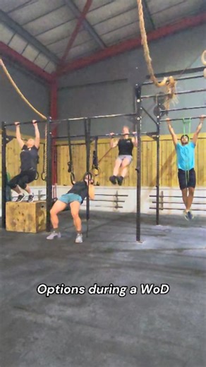 Here are some different options you will see in a class when pull-ups and handstand push-ups are programmed! There are loads of ways to approach your CrossFit class — it’s all about finding the right starting point for you! 💪 If the workout calls for pull-ups and you’re not there yet, don’t stress. Start with ring rows, then move to jumping pull-ups, banded pull-ups, and before you know it, you’ll be hitting unassisted kipping pull-ups! The same goes for handstand push-ups — begin with a dumbbe