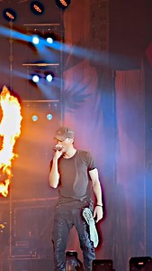 11K views · 21K reactions | Es que yo sin ti, y tú sin mí, Dime quién puede ser feliz, Esto no me gusta Enrique Iglesias- Granca Live Fest - : alegrciiaa on TikTok #EnriqueIglesias #Enrique #Iglesias #KingOfLatinPop | Follow @enriquedaily for more. | Enrique Iglesias Daily | Facebook