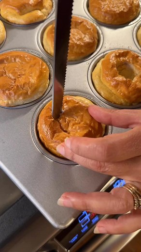 205K views · 656 reactions | These easy keto cottage cheese rolls filled with cream cheese are a delicious sweet roll that don’t need flour, yeast or kneading. They resemble the soft texture of a brioche roll, but take less than 30 minutes to make! 10 grams of protein and 1.9 g net carbs per roll! | SugarFreeMom.com | Facebook