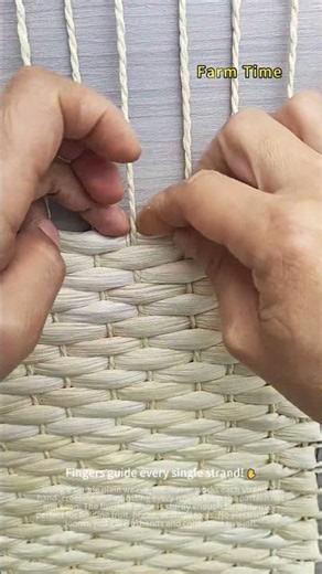 Weaving Corn Husks into Useful Containers 🌽🧺