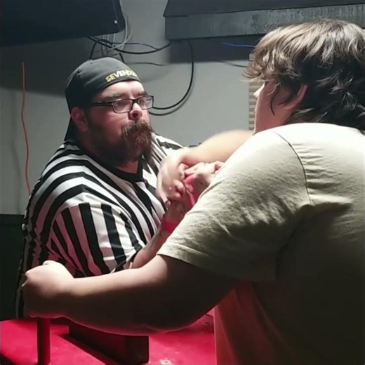 Logan Bennett vs Dan Bennett Arm Wrestling #shorts