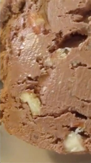 Homemade CHOCOLATE ALMOND ICE CREAM 😋 No Ice Cream Machine Needed 😍 #food #frozen #tutorial