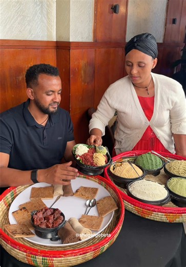 ሌሎች ምግባቸውን በቀጣይ ቪዲዬ የምለቅላችሁ ይሆናል። 📌 ዝ አባዚዬ📍 ሠባተኛ ሸኮራ በረንዳ ( የሀይሉ ፈረጃ እና የወንድሞቹ ሆቴል) . የባህል ክትፎ: 1500 (ለአንድ ሰው የሚሆን) . ✍️ ለማስታወስ ያህል: ፖስት ያረግነውን ሄዳችሁ ለመሞከር ካሰባችሁ.. ያያችሁት እንዲያቀርቡላችሁ እና ሰርቪስ እንዳይበላሽ በተቻለ አቅም ሰው በማይበዛበት ወይም ግርግር በማይሆን ሰዓት ብትሄዱ እንላለን:: . #shegergebeta #ሸገርገበታ . Restaurant in Addis Ababa, Ethiopian Local guide, Ethiopian food review, restaurant in Merakto, Merakto area food spot, ምርካቶ, ምግብ ቤት መርካቶ አካባቢ, ክትፎ መርካቶ @👍ዝ-አባዝዮ ሆቴል እና ካፌ