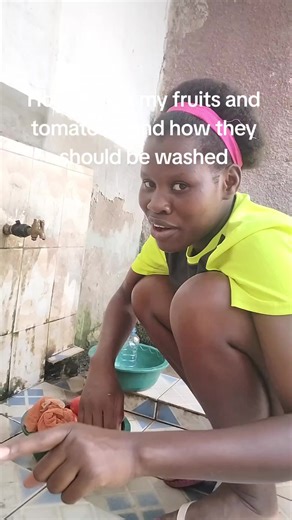 How to Properly Wash Fruits and Tomatoes