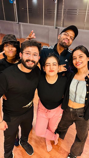 2.8M views · 44K reactions | A quick fun video on TUM TUM 來 @dr__crew @actorjeevangopal @myth_dr_crew @thanvi_thanu__  @t.a.i.s.h.o.n | Anumol Anukutty | Facebook