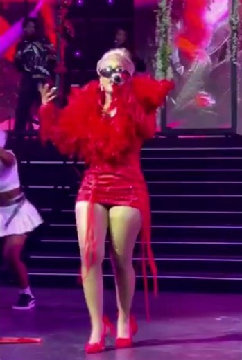 Zee Nxumalo performing “Mali” at Mahindra Fusion Fest #zeenxumalo #amapianotv