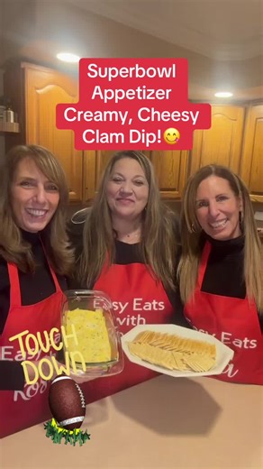 This Creamy Cheesy Clam Dip is perfect for Super Bowl Sunday! #superbowlfood #appetizers #fingerfood #cooking #recipe