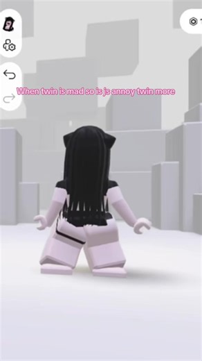 When Twins Get Mad in Roblox: A Hilarious Encounter