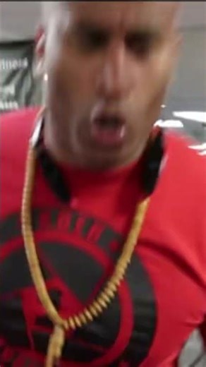 Boxing with the WORLD'S BIGGEST Gloves 🥊🤣 #boxingchallenge #epicfails #boxingfun #boxingtraining