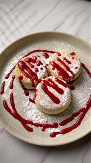 Delicious cottage cheese syrniki