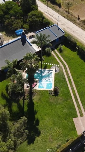 Elias -Agente Inmobiliario on Instagram: "☀️QUINTA EN KORN . . . . 📌 En cumplimiento de las normas legales aplicables, los agentes no ejercen el Corretaje Inmobiliario. Todas las operaciones inmobiliarias son objeto de intermediación y conclusión por parte del Corredor matriculado de la Oficina Re/Max Infinit. Luciano Anfuso - CMCPDJLZ4311."