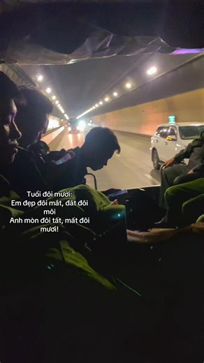 Tuổi Đôi Mươi: Vẻ Đẹp và Thời Gian