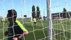 Afinando la puntería. / Shooting practice. 󾠌⚽󾠌 | Sergio Ramos