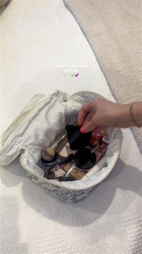 Clean My Makeup: A Step-by-Step Guide to Organization