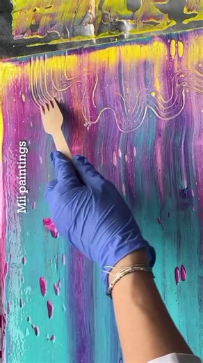 Fluidart offers me never endless possibilities. After 5 years with fluidart paintings, I still enjoy the process. Full tutorial is on my youtube if you’d like to see it. #acrylicpouring #pouring #fluidart #3D #gold #golden #artist | Mii.paintings