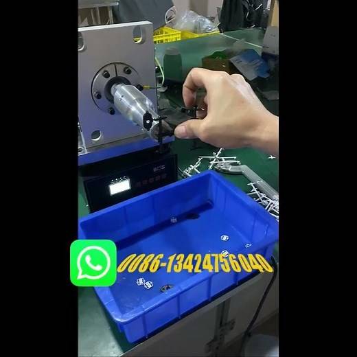 Injection plastic runner ultrasonic cutting #ultrasoniccutting