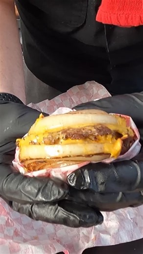 This onion wrapped smashburger is the BEST In-N-Out copycat burger you can make at home! 🧅🔥 Cooked hot and fast on the @pitbossgrills griddle, this low-carb burger hack brings all the flavors of an animal-style In-N-Out burger—grilled onions, melty cheese, secret sauce, and a perfect smash. If you’re searching for griddle recipes, viral burger trends, or high-protein bunless burger ideas, this one needs to be on your menu ASAP. Smashburger #GriddleCooking #NoBunBurger #BurgerRecipe #pitbossnat