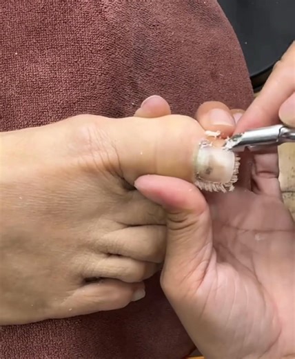 สวัสดีคะ 🔥กรรไกรแบบ2ขา 💅 สินค้ามาจากเวียดนาม ✨ กรรไกรหัวแหลม มี่สีทอง-เงิน ✨รับถึง5ชิ้นได้ราคาส่ง คมดี100% ของทําจากสแตนเลสคะ สินค้าของพร้อมส่งมีเก็บเงินปลายทางด้วยค่ะ #กรรไกร #nailart | Lyn Eyelash