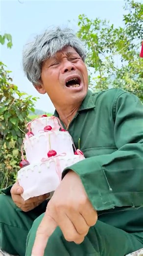 Hành động ấm áp dành cho ông Nội ❤️ | Touching Moment for Grandpa #shorts