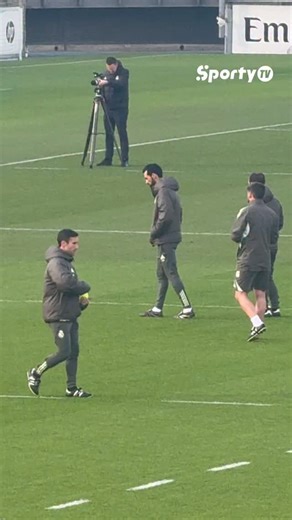 First day in the office ⚪️👔 🚨 Álvaro Arbeloa at Valdebebas for his first training session as Real Madrid manager! 💥 🎥 Alex Ashmore | Sporty TV