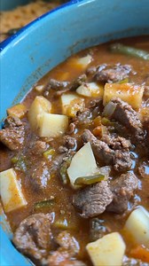 Carne Guisada con Papas. Mexican Style Beef and Potatoes ❤️ Recipe link available in the comments below. ENJOY! #carneguisada | La Piña En La Cocina