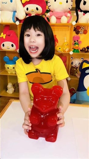 Cute Baby’s Hidden Gummy Bear 🐻😂👍