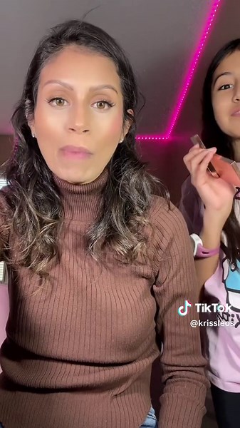 Esme's Holiday Makeup Tutorial