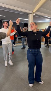 No nosso ensaio da semana passada, fomos surpreendidos por alguém que nos é muito especial : a Olívia… Claro que nem hesitou a tirar os pés do chão, afinal está-lhe no sangue! Mas isso nós já o sabíamos. | Arcop de Nanterre