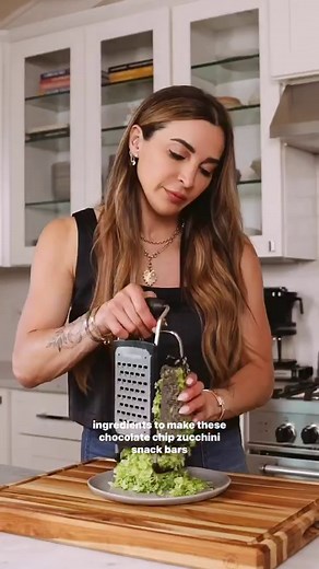 These @kalejunkie CHOCOLATE CHIP ZUCCHINI SNACK BARS are OUT OF THIS WORLD good and you need to go make them stat! It’s the perfect way to use up that one zucchini sitting in your fridge right now! These are hearty, nutritious, and gluten-free for the win! They make a great grab and go breakfast or snack and they freeze well too.⁣ ⁣ Makes 9 large bars or 12 small bars⁣ 1 zucchini, finely grated and liquid squeezed out⁣ 1 cup rolled oats⁣ 1 cup gluten-free flour⁣ 1/2 cup coconut flour⁣ 1 tsp baki