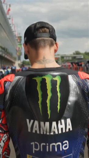 🇨🇿 21 laps of MotoGP action incoming ☄️ El Diablo is starting the Czech GP Race from the front row with a smile 😈 #MonsterYamaha | #YamahaMotoGP | #YamahaFactoryRacing | #MotoGP | #CzechGP | #ElDiablo | #FQ20 | #FabioQuartararo | Monster Energy Yamaha MotoGP