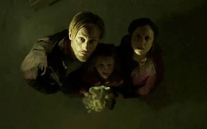 末世爆发，为躲避怪物狩猎，全家躲在地下300多天，小女孩看到怪物那一刻，呆住了！惊悚恐怖电影《躲藏》