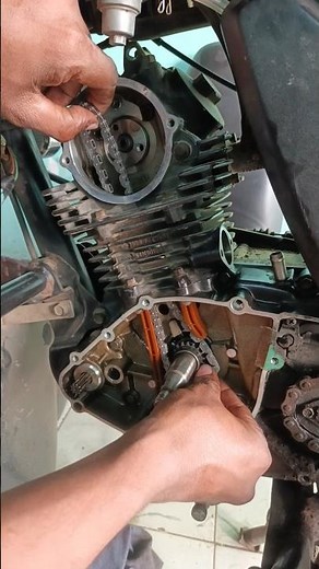 Motorcycle timing chain setting time #mechanic #bikers #bikelife|