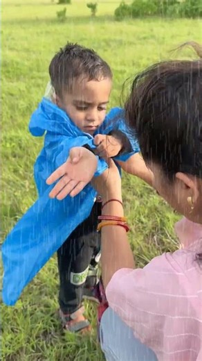 Baarish 🌧️ Aate hi Kids ka ye Drama! 😂 Mummy, mujhe toh bas Raincoat chahiye! 🧥
