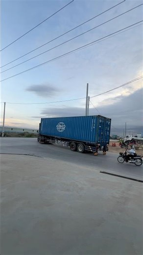 🔥 Tight Curve, Heavy Truck — Extremely Risky Turn! #automobile #drivinglessons #truckdriver