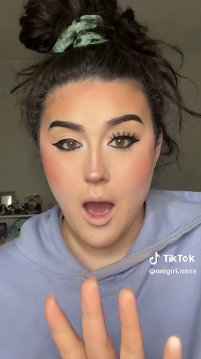 Smokey Hot Girl Eyeliner Tutorial