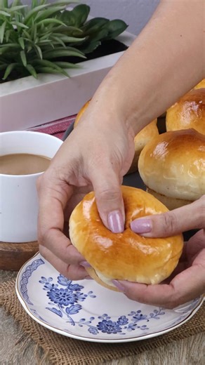Here's another Filipino bakery favorite you can make at home! Pan de Bonete is a small, hat-shaped bread roll with a soft and airy crumb and a golden, buttery top. It's delicious with coffee or tea for breakfast, merienda, or any time of the day. #fblifestyle #pandebonete #filipinobread | Kawaling Pinoy Recipe Blog