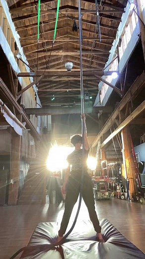 Definitely trained way longer than expected because this song and the sun were too good to pass up #aerialrope #aerialist #nonbinary #circus