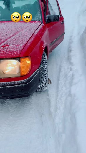 The best car ever 🥺🫠#kosovo #fyp #mer #viral #work #tiktok #video #peja #engine #oldschool #mercedes #benz #om606