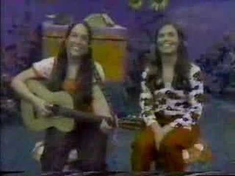 Carole and Paula - The Magic Garden - This Old Man