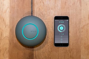 SNOOZ, A Portable App-Enabled White Noise Machine That Generates Sound From a Rotating Fan