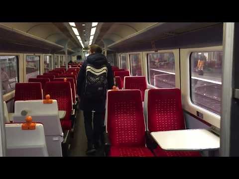 ロンドン旅行| ロンドン駅 | キングスクロス駅 | ハリーポッターの駅 British tram in London station king's cross