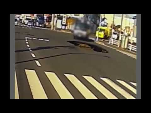 250201 速報 衝撃 ドラレコ映像 埼玉・八潮市 トラック落下瞬間「道路陥没の瞬間」交差点に”穴” #ショート #shorts