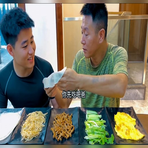 😂 Family Enjoys Chicken & Noodle Eating Battle — So Funny! 🤪 #fblifestyle #FunnyFamily #FamilyFun #EatTogether #FamilyTime #FoodFun #YummyTime #LaughTogether #FamilyLaughs #MealTime #FoodLove | Yummy ASMR