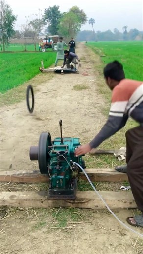 Disel engine starat and fly the baik tyar with two man when sleep😱😱😱