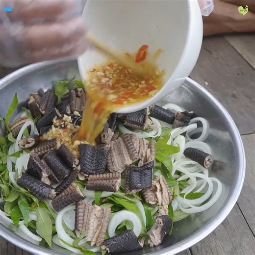 1M views · 10K reactions | Rắn hổ hành ba món, lai rai trên cánh đồng Mộc Hóa mùa nước nổi | Nét Quê Channel | Facebook